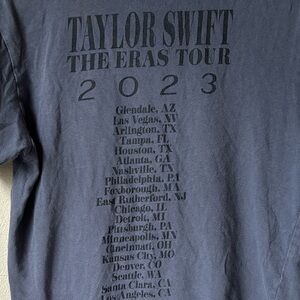 Taylor Swift The Eras Tour 2023 Concert T-Shirt Gray Size M